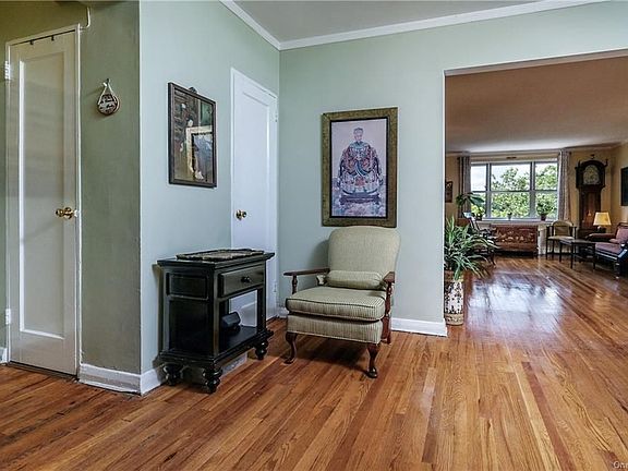 5th image of 290 Collins Ave APT 6B
