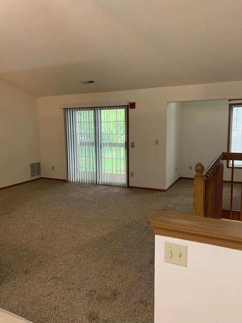 White Manor — Photo 4