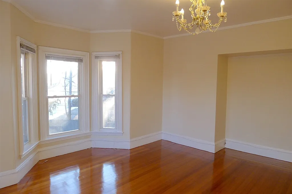 3 bed, 1.5 bath, 1730 sqft, $3,500 — Photo 3