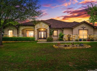 402 Shady Oak Dr, Bandera, TX 78003