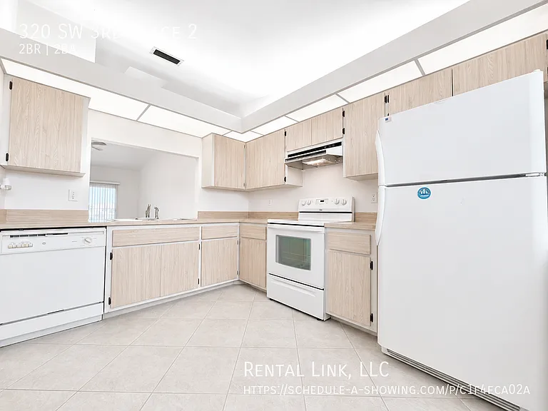 320 SW 3rd Pl #2 — Photo 13