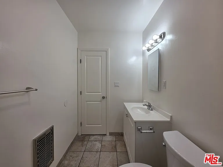 1224 N Fairfax Ave #7 — Photo 15