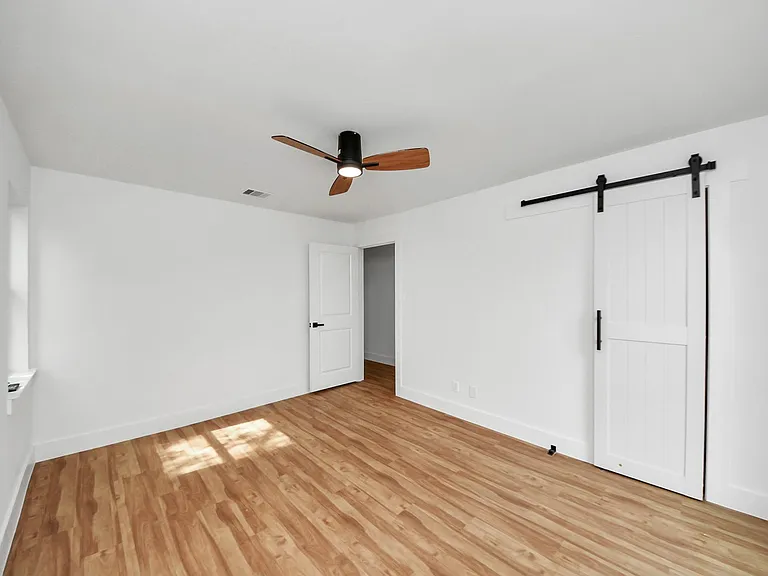 6249 Locke Ln — Photo 34