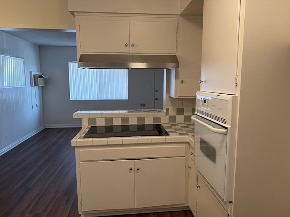 1st image of 251 E 49th St APT B