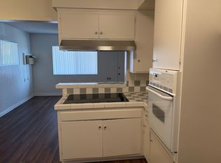 251 E 49th St APT B, Long Beach, CA 90805