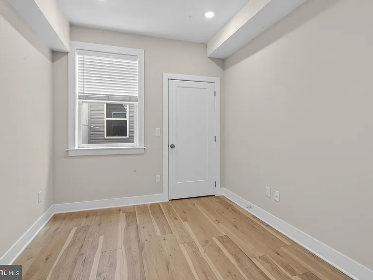 5230 Walnut St #2F — Photo 10