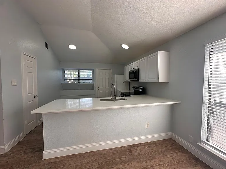 Dalewood Ln — Photo 12