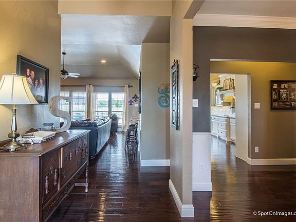 4th image of 1159 W Oaklawn Dr