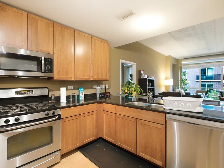 845 N Kingsbury #514 — Photo 6