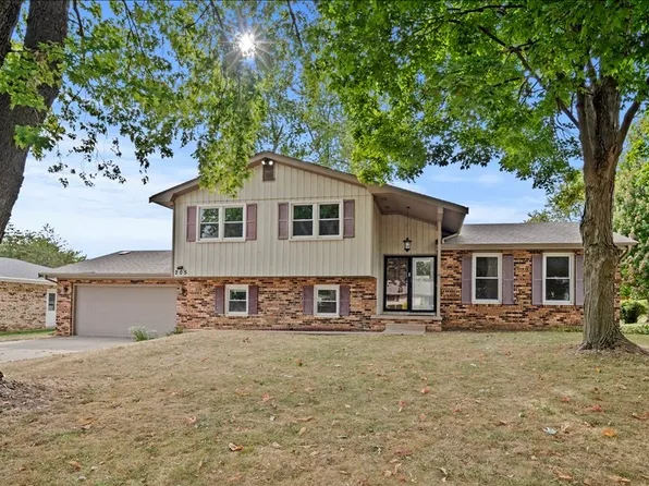 205 Hammitt Dr, Normal, IL 61761