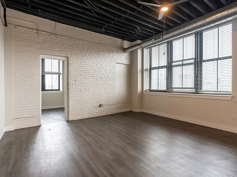 Autograph Apartments — Photo 9