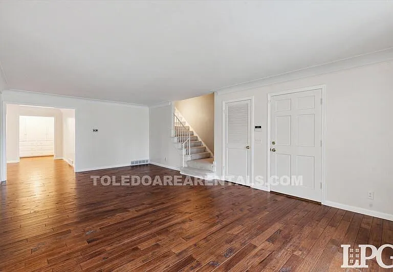 3835 Hillandale Rd E — Photo 10