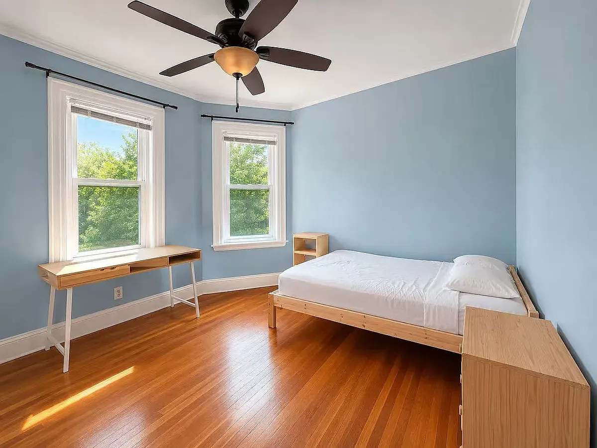 4 bed, 1700 sqft, $2,700 — Photo 4