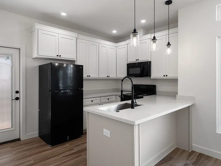 3601 Hidalgo Cir #B — Photo 15