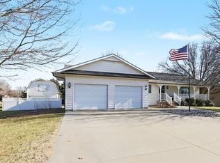 131 Blake Ave, Moundridge, KS 67107