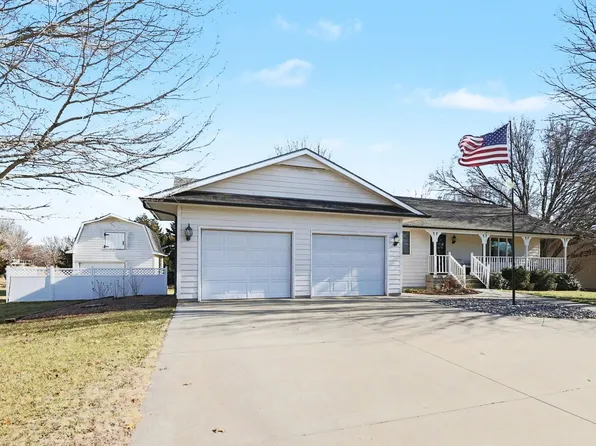 131 Blake Ave, Moundridge, KS 67107