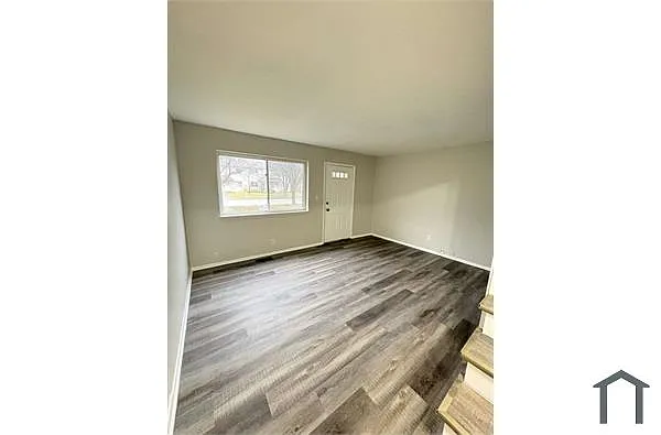 Building Photo - 5978 Glenway Dr #A