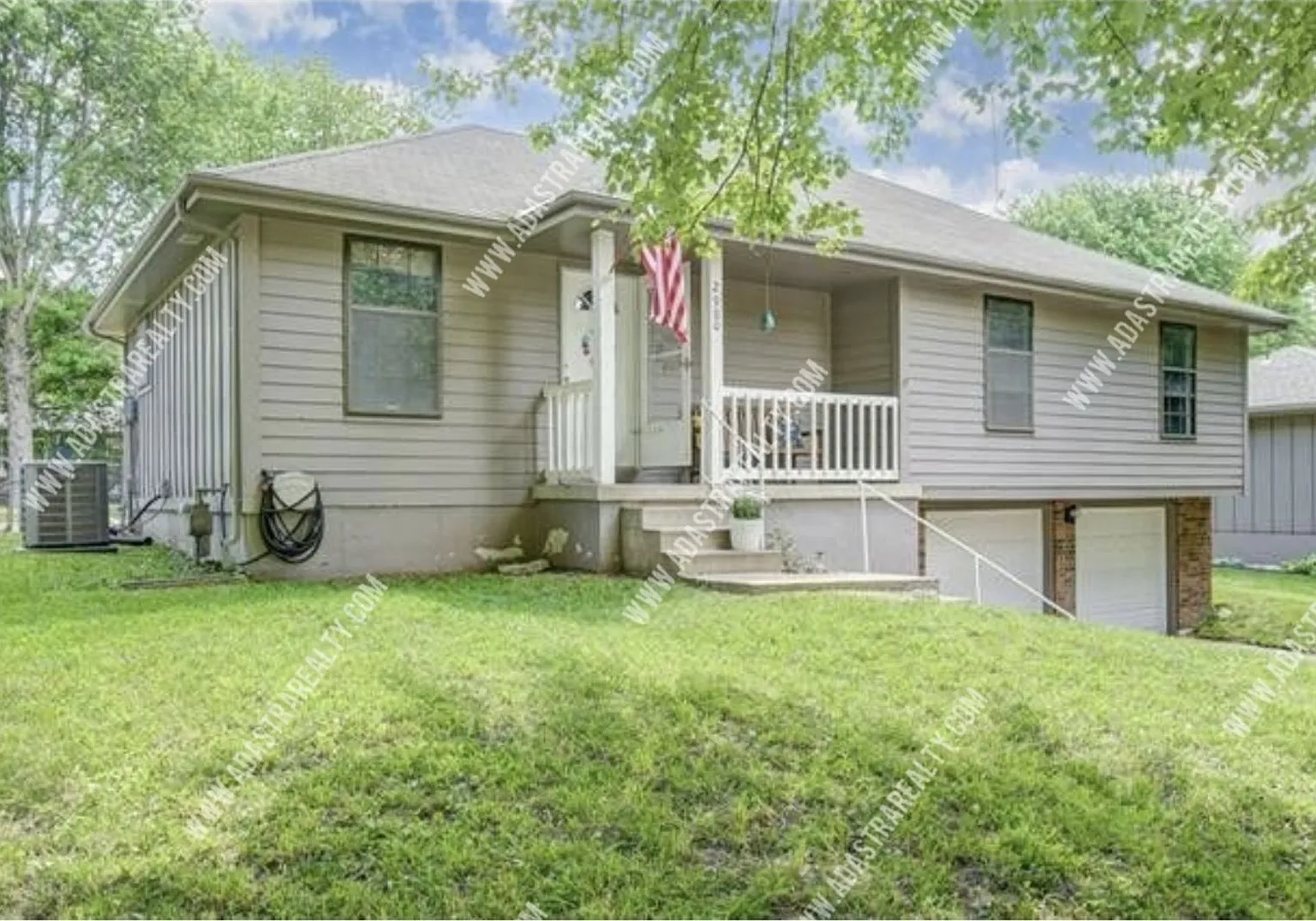 Gorgeous Blue Springs Home-Available In September!! — Photo 4