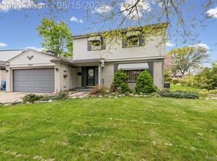 29687 Boewe Dr, Warren, MI 48092