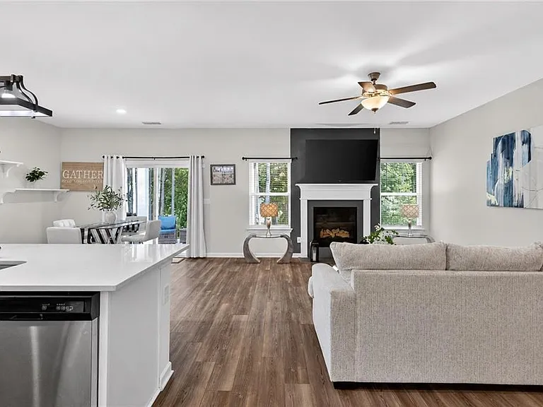 4161 Dean Grove Way — Photo 3