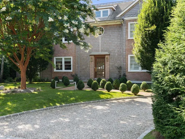 9 Bayview Drive W, Hampton Bays, NY 11946