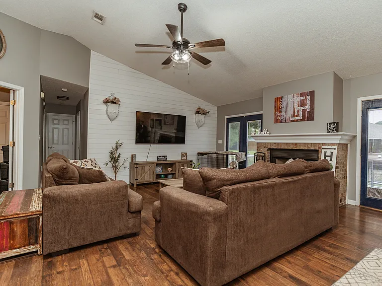 425 Whirlaway Ct — Photo 7