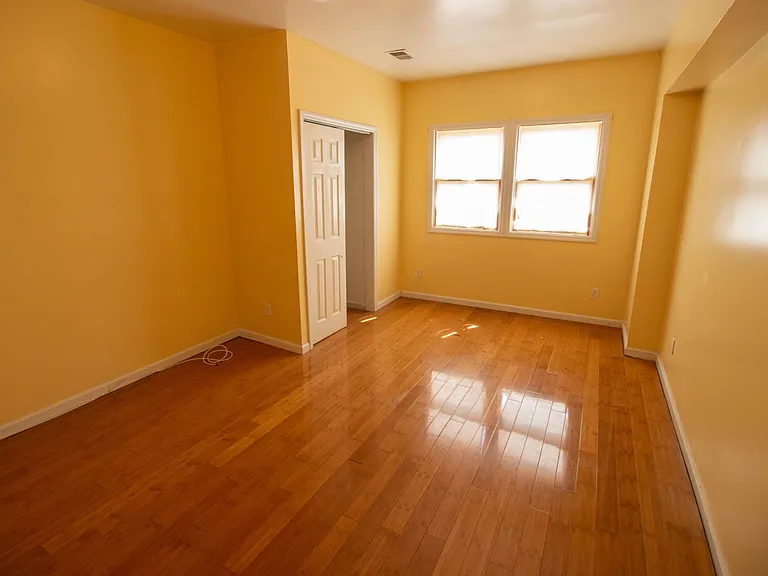 15 Webster St #3 — Photo 1