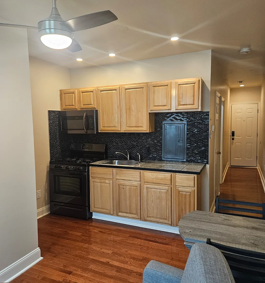 1 bed, 390 sqft, $1,695 — Photo 3