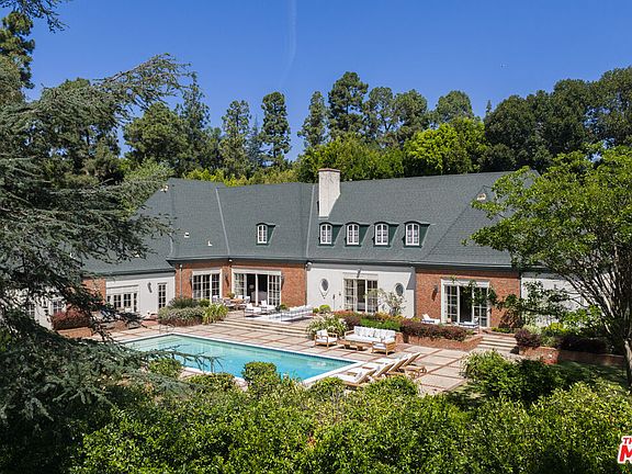 3rd image of 1025 N Crescent Dr