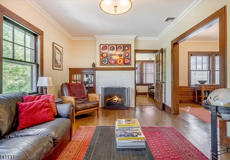 44 Walnut Cres — Photo 4