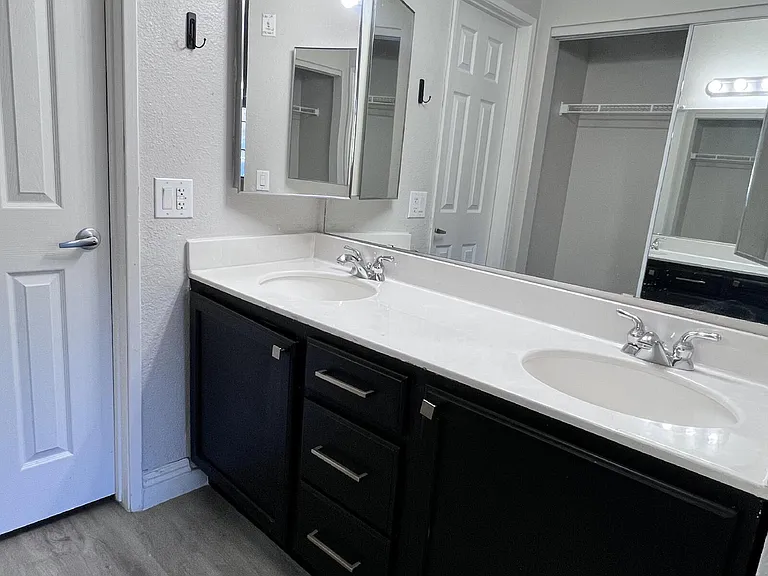 5122 S Jones Blvd #108 — Photo 40