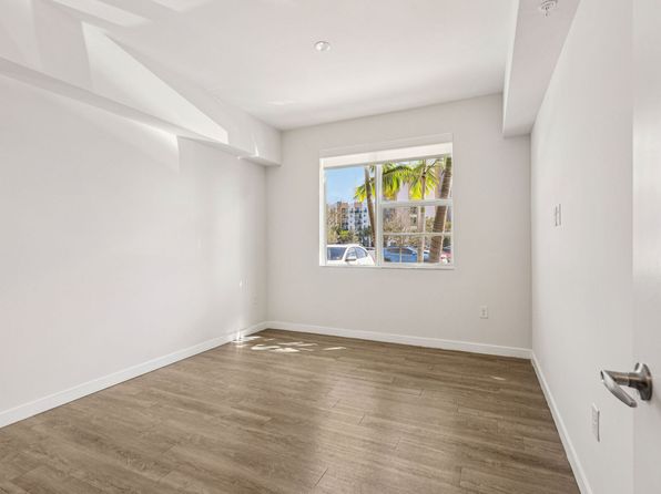 19279 NW 27th Ave #4411