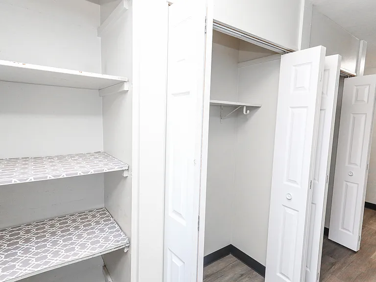 Cedar Avenue Apartments — Photo 12