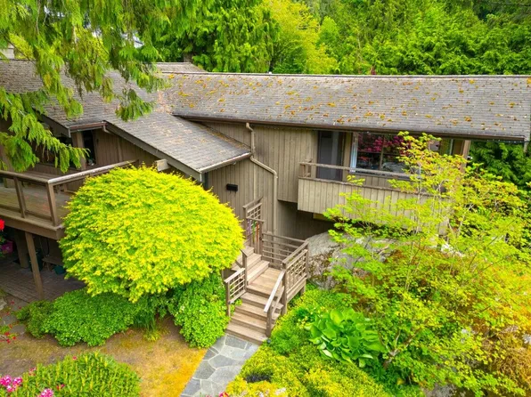 5335 Marine Dr, West Vancouver, BC V7W 2P9
