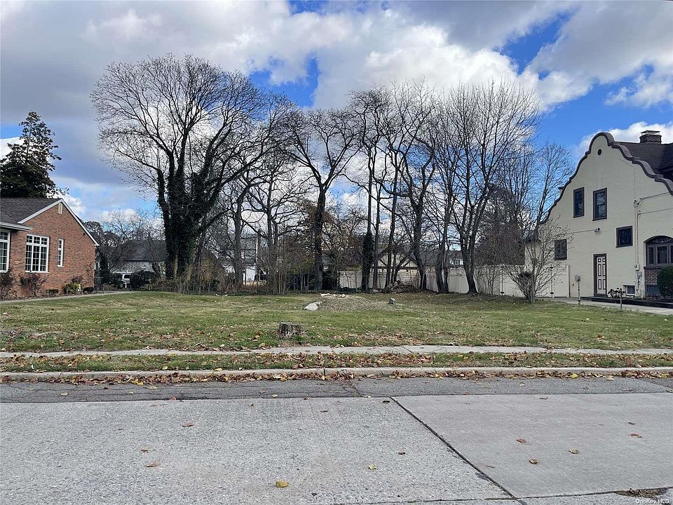 1st image of 17 Roosevelt Ave
