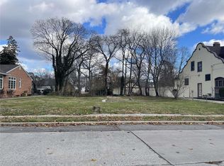 17 Roosevelt Ave, Freeport, NY 11520