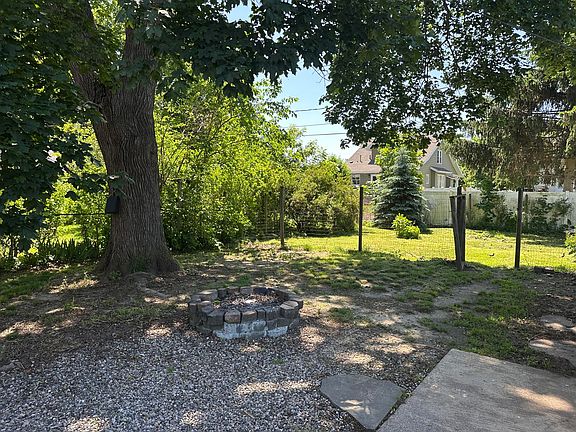 5th image of 32 W Main Ave