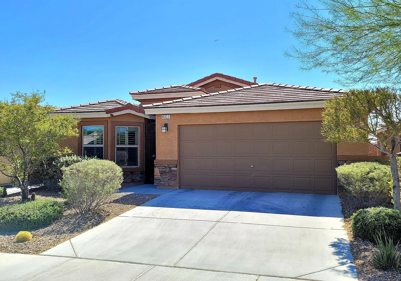 8327 Spectacle Reef Ave - 3bedrooms, 2.5 bathroom, 1928 SQFT — Photo 1