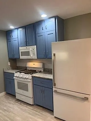 1358 Oak Park Dr — Photo 3