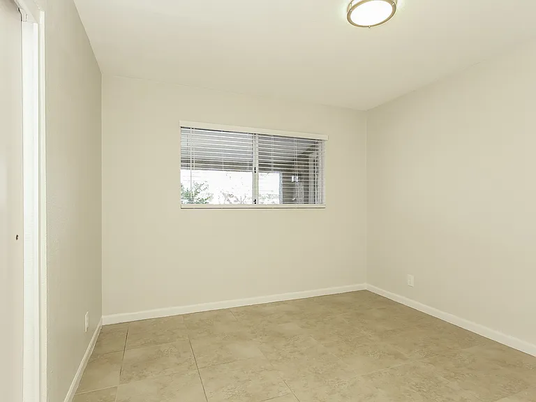 8301 E Turney Ave — Photo 9