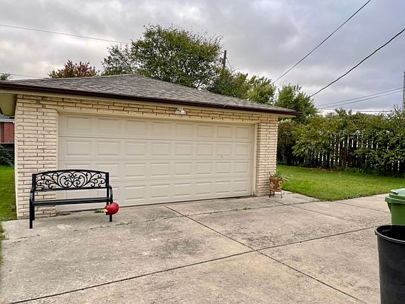 2nd image of 10304 Lamon Ave