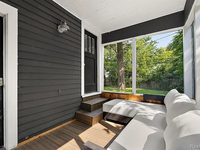 529 Hawthorn Ave — Photo 18