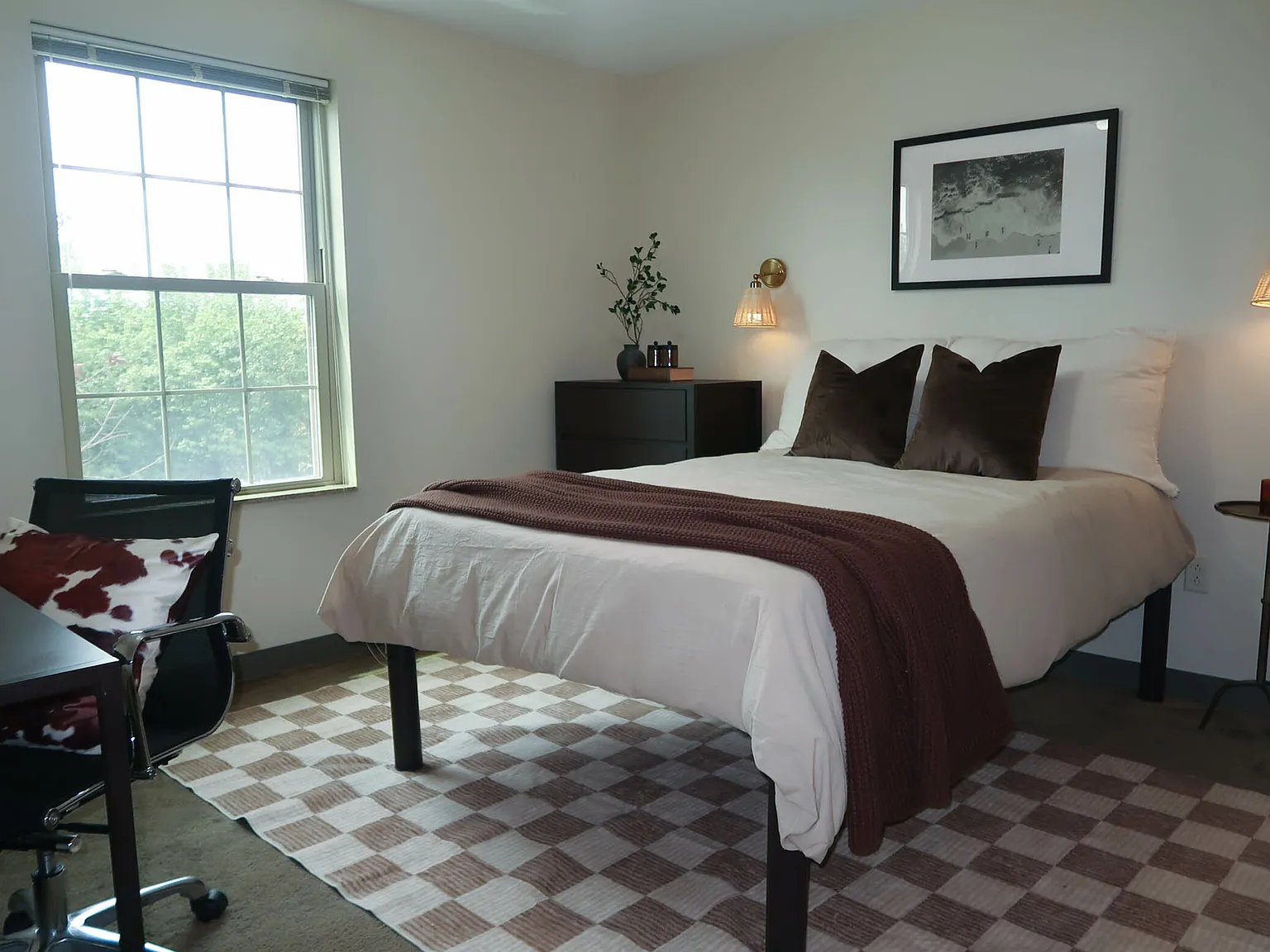 College Suites at City Station East — Photo 4