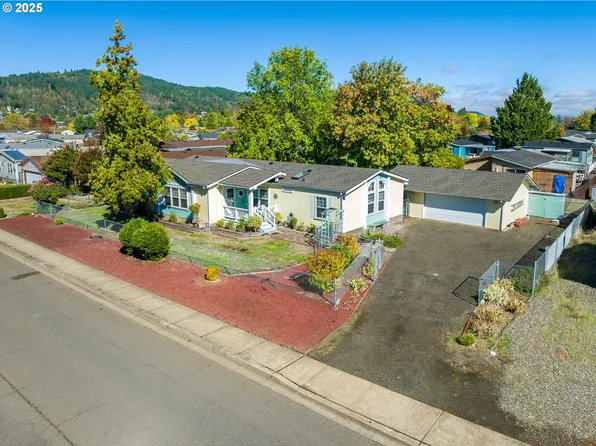 444 S State St, Sutherlin, OR 97479