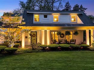11 Huxley Dr, Amherst, NY 14226