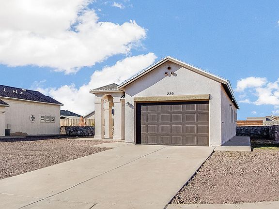 2nd image of 229 Flor Acacia Ct