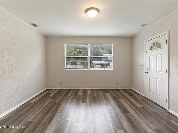 4th image of 3044 DETROIT Circle