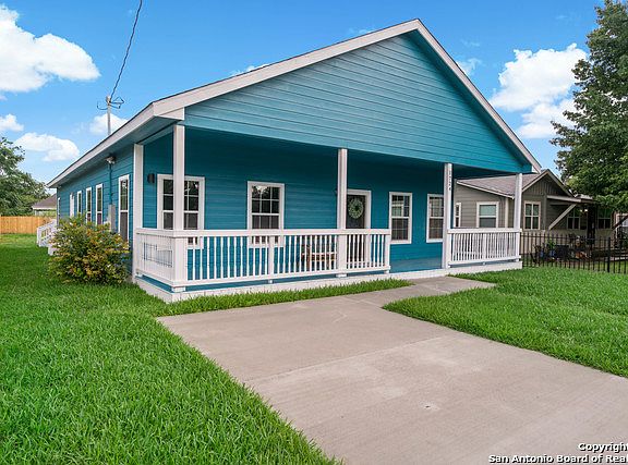 3rd image of 1724 W Craig Pl