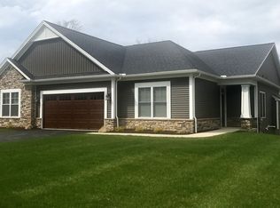 1401 Creeks Edge, Webster, NY 14580