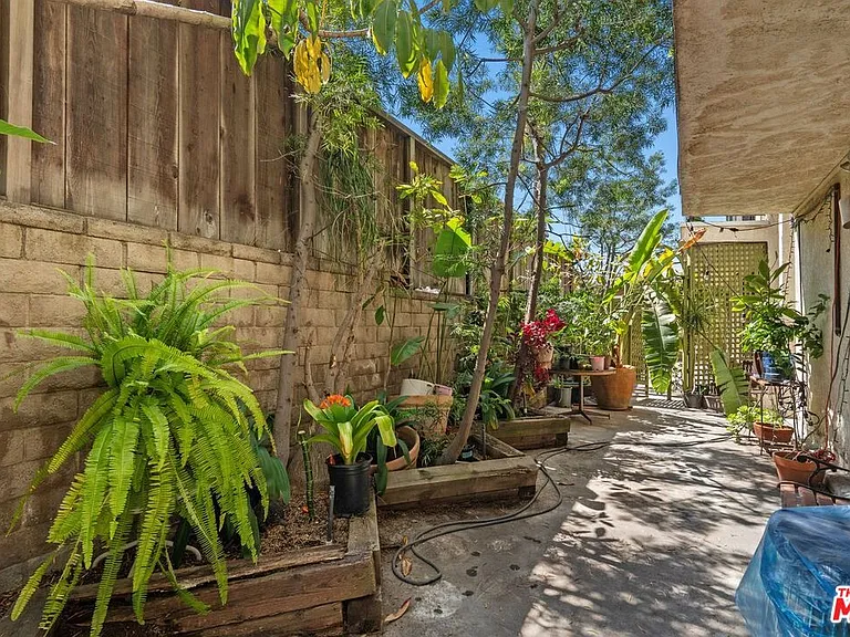 1360 S Beverly Glen Blvd #Penthouse 301 — Photo 40